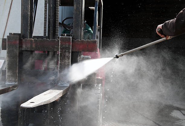 Best Playground Equipment Cleaning  in Middletown, KY